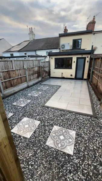 Porcelain patio with gravel border and stepping slabs after completion